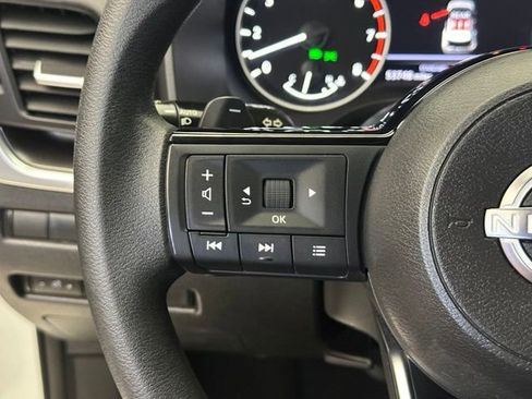 Used 2023 Nissan Rogue SV FWD image 23