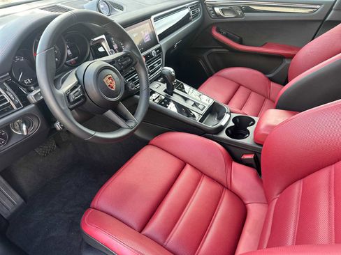 Used 2025 Porsche Macan Turbo image 4