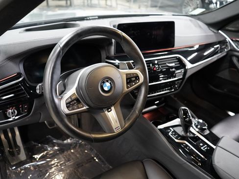 Used 2023 BMW M550i xDrive w/ Executive Package AWD/4WD image 10