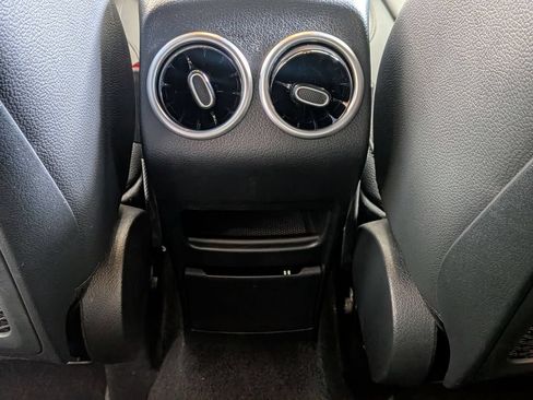 Used 2025 Mercedes-Benz GLA 250 image 27