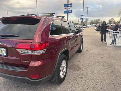 Used 2020 Jeep Grand Cherokee Laredo image 5