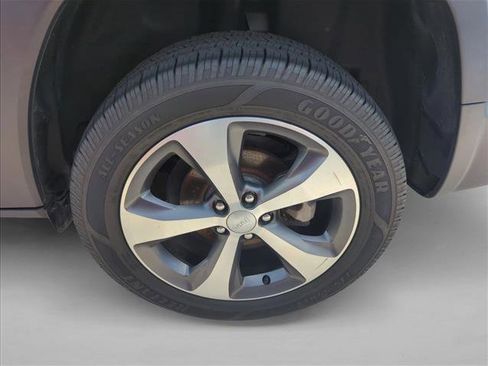Used 2020 Jeep Cherokee Limited FWD image 21