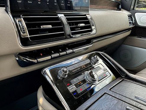 Used 2022 Lincoln Navigator Reserve AWD/4WD image 15