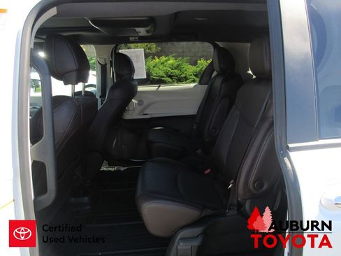 Used 2023 Toyota Sienna Platinum image 22