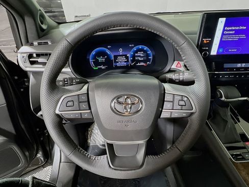 Certified 2025 Toyota Sienna Platinum AWD/4WD image 11