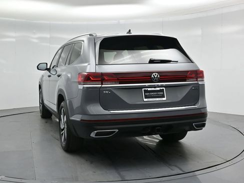 Used 2025 Volkswagen Atlas SEL image 30