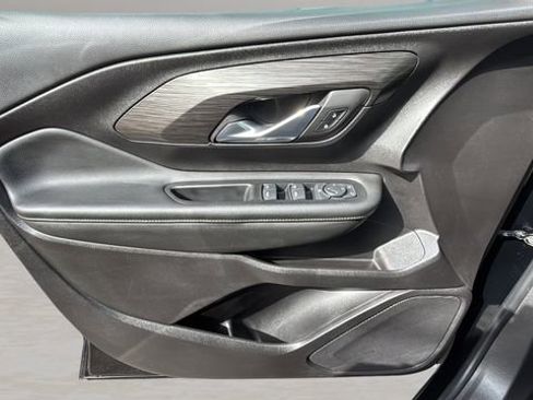 Used 2024 GMC Terrain SLE image 17