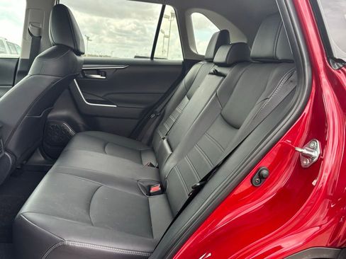 Used 2025 Toyota RAV4 XLE Premium image 10