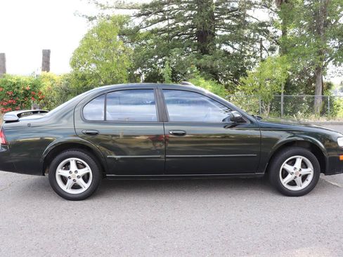 Used 1997 Nissan Maxima GXE FWD image 9