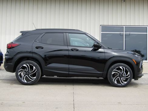 New 2026 Chevrolet TrailBlazer RS w/ Convenience Package AWD/4WD image 2