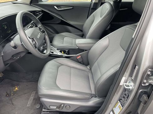 Used 2024 Kia Niro EX Touring image 12