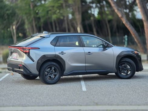 Used 2023 Toyota bZ4X XLE w/ Weather Package AWD/4WD image 6