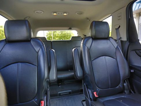 Used 2017 Chevrolet Traverse LT FWD image 24