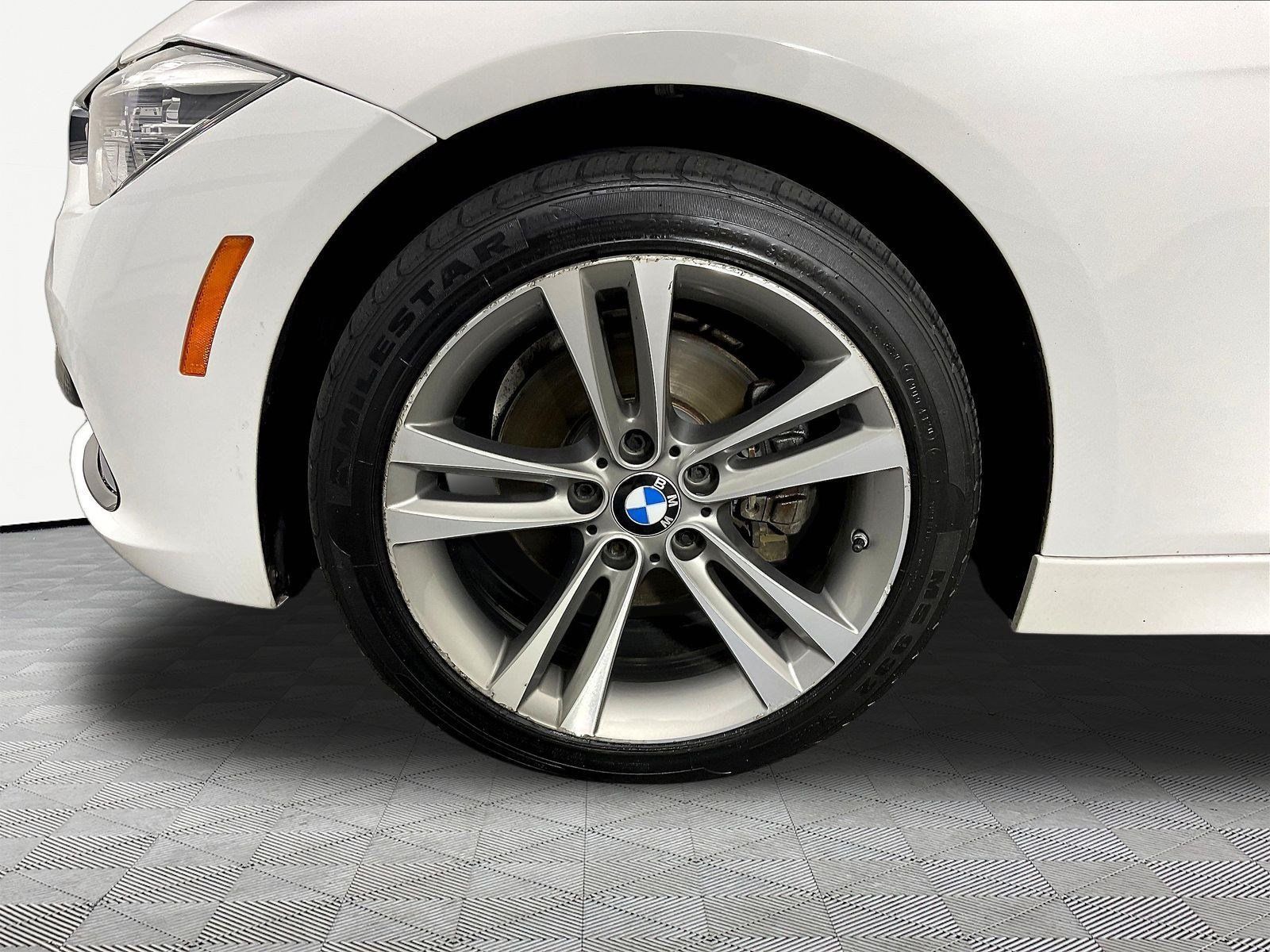 Used 2018 BMW 330i xDrive Sedan AWD/4WD image 34