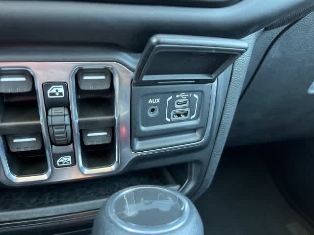 Used 2023 Jeep Wrangler Unlimited Sport AWD/4WD image 27