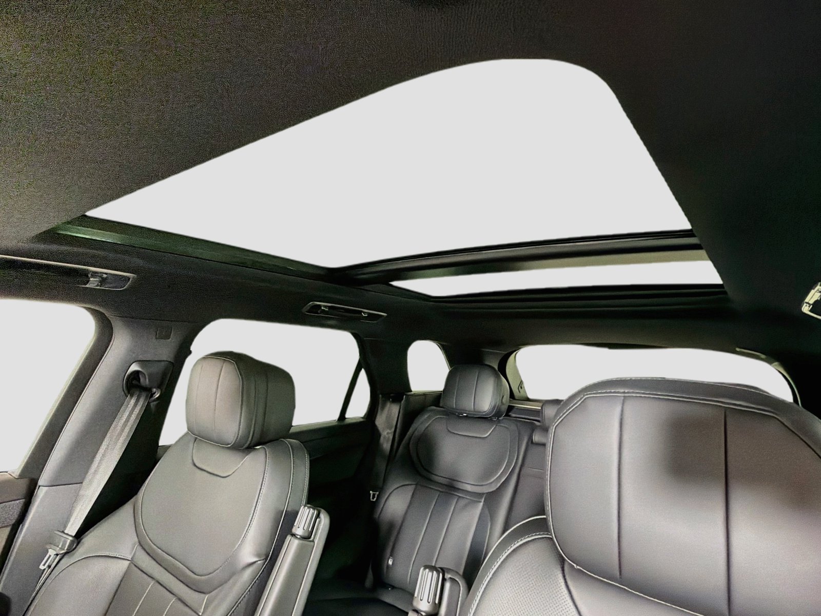 New 2026 Land Rover Range Rover Sport Dynamic SE AWD/4WD image 9