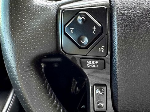Used 2022 Toyota 4Runner TRD Off-Road AWD/4WD image 26