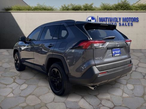 Used 2019 Toyota RAV4 LE image 5