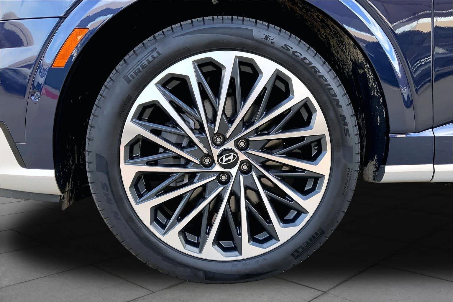 Certified 2026 Hyundai Palisade Calligraphy AWD/4WD image 11