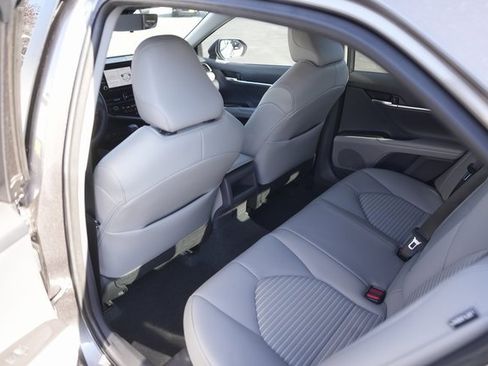 Used 2022 Toyota Camry SE image 11