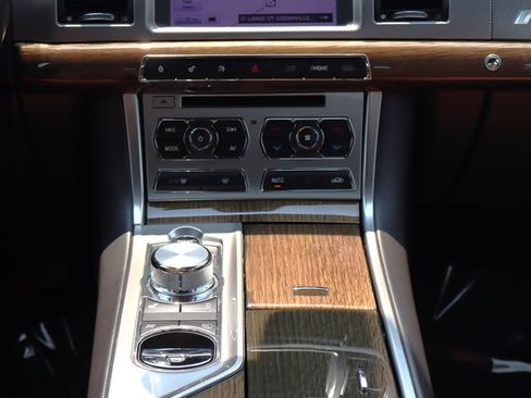 Used 2013 Jaguar XF R RWD image 17