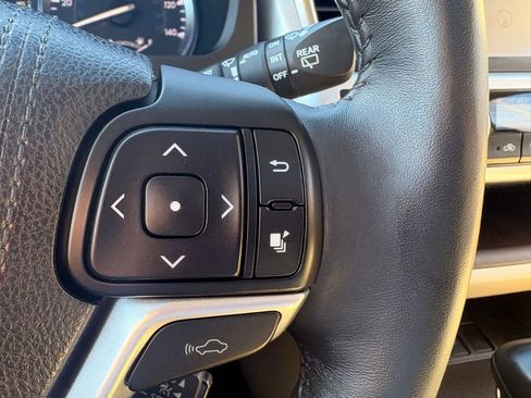 Used 2016 Toyota Highlander Limited image 31