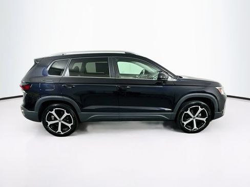 Certified 2025 Volkswagen Taos SEL AWD/4WD image 9