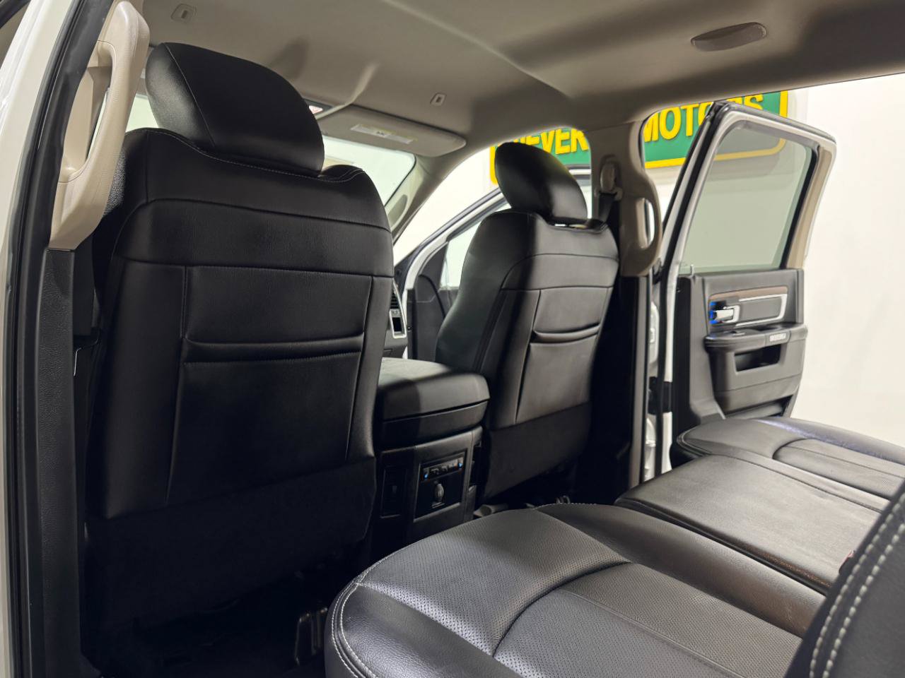 Used 2018 RAM 2500 Laramie w/ Convenience Group AWD/4WD image 16