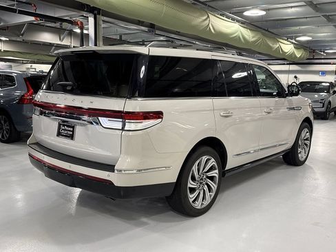 Used 2023 Lincoln Navigator Reserve AWD/4WD image 2