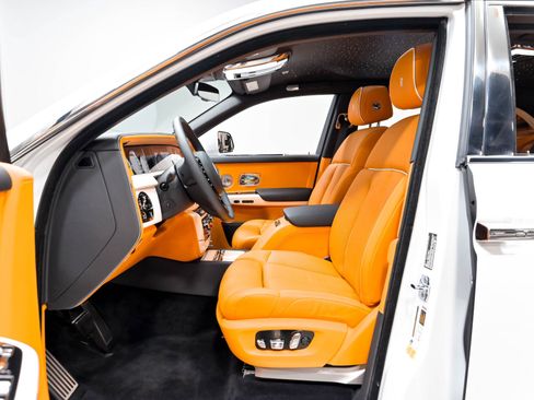 Used 2022 Rolls-Royce Phantom Sedan w/ The Phantom Package RWD image 7