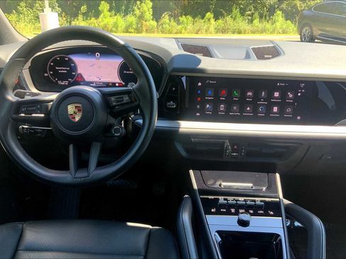 Used 2024 Porsche Cayenne image 44