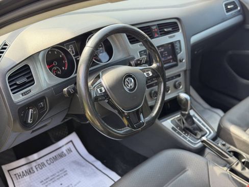 Used 2015 Volkswagen Golf S FWD image 9