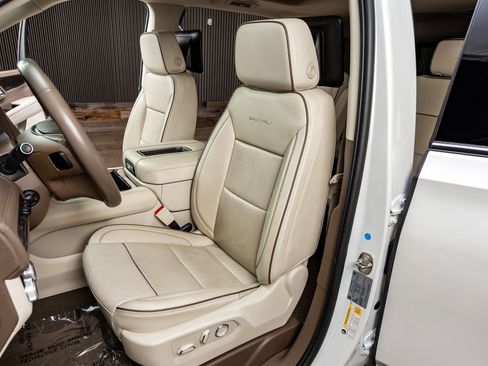 Used 2023 GMC Yukon Denali w/ Denali Reserve Package image 27