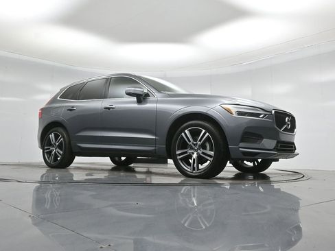 Used 2020 Volvo XC60 T5 Momentum w/ Protection Package Premier image 3