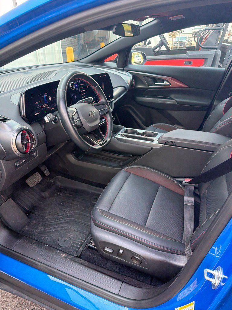 Used 2024 Chevrolet Equinox EV RS FWD image 5