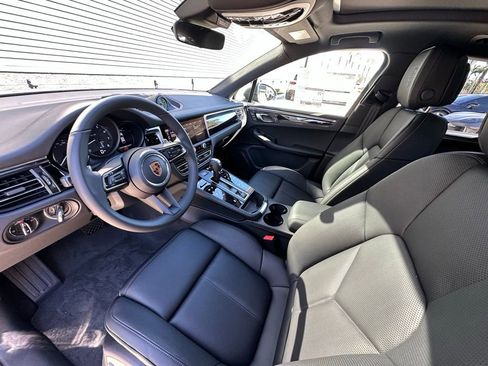Used 2026 Porsche Macan image 4