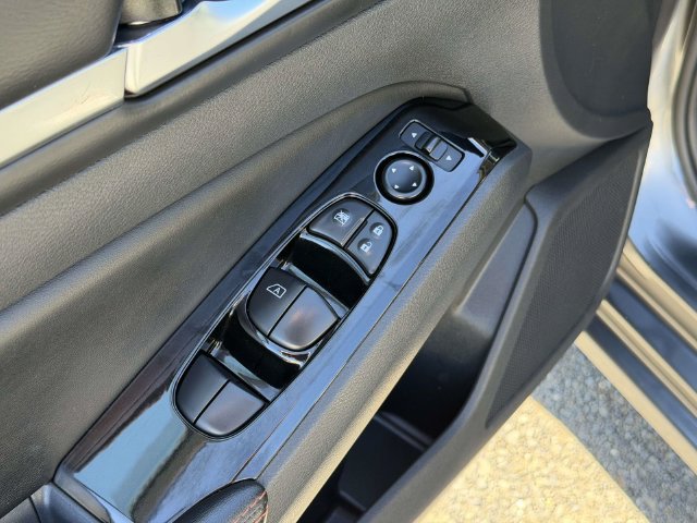 Used 2024 Nissan Altima 2.5 SR FWD image 16