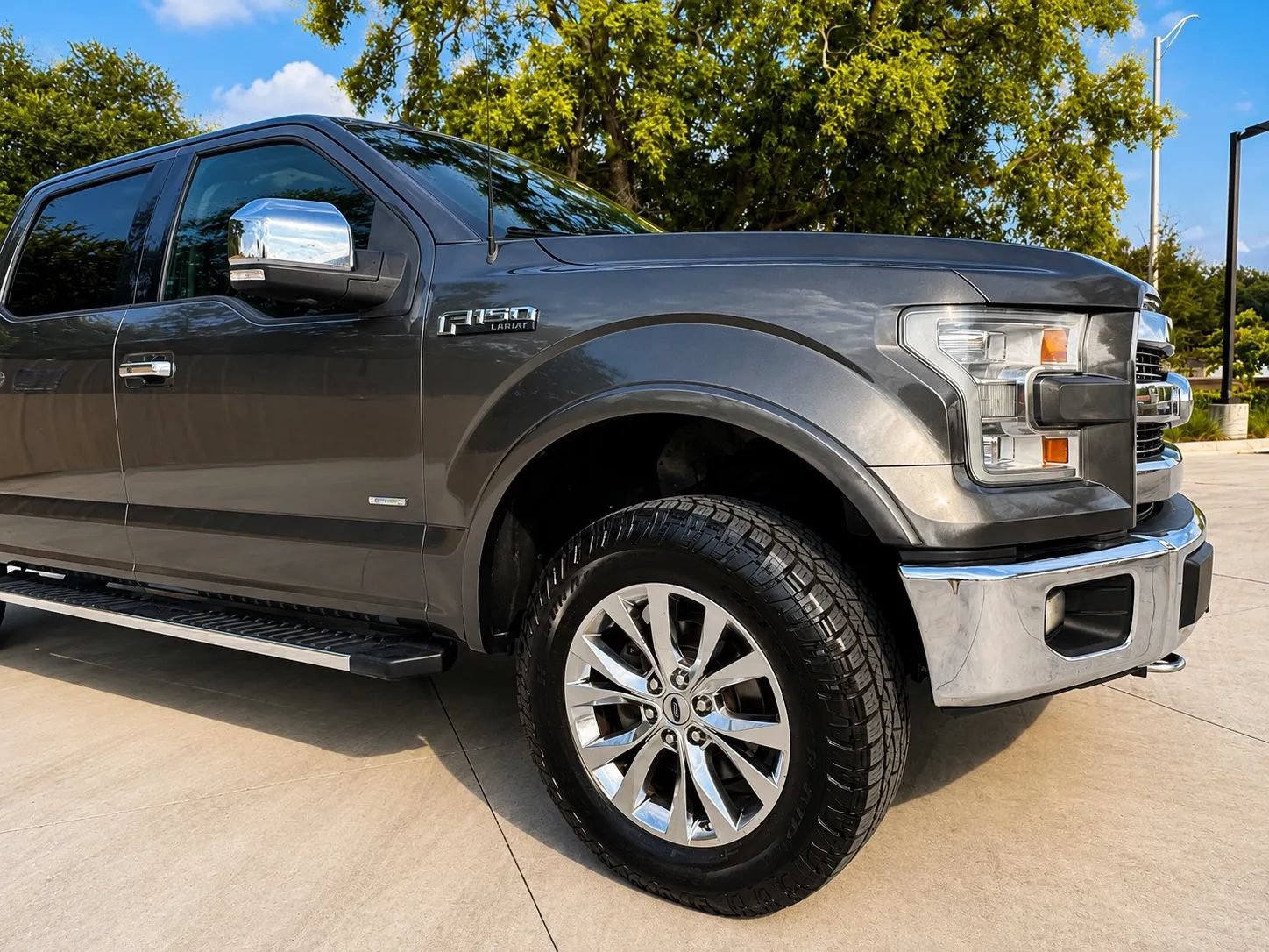 Used 2015 Ford F150 Lariat w/ Equipment Group 502A Luxury AWD/4WD image 11