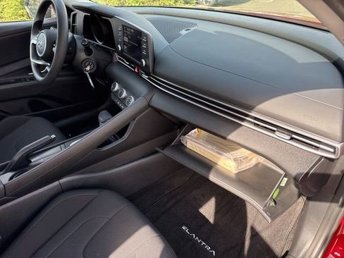 Used 2023 Hyundai Elantra SE image 26