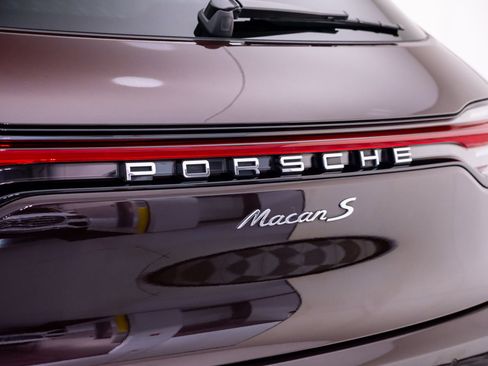 Certified 2023 Porsche Macan S AWD/4WD image 34
