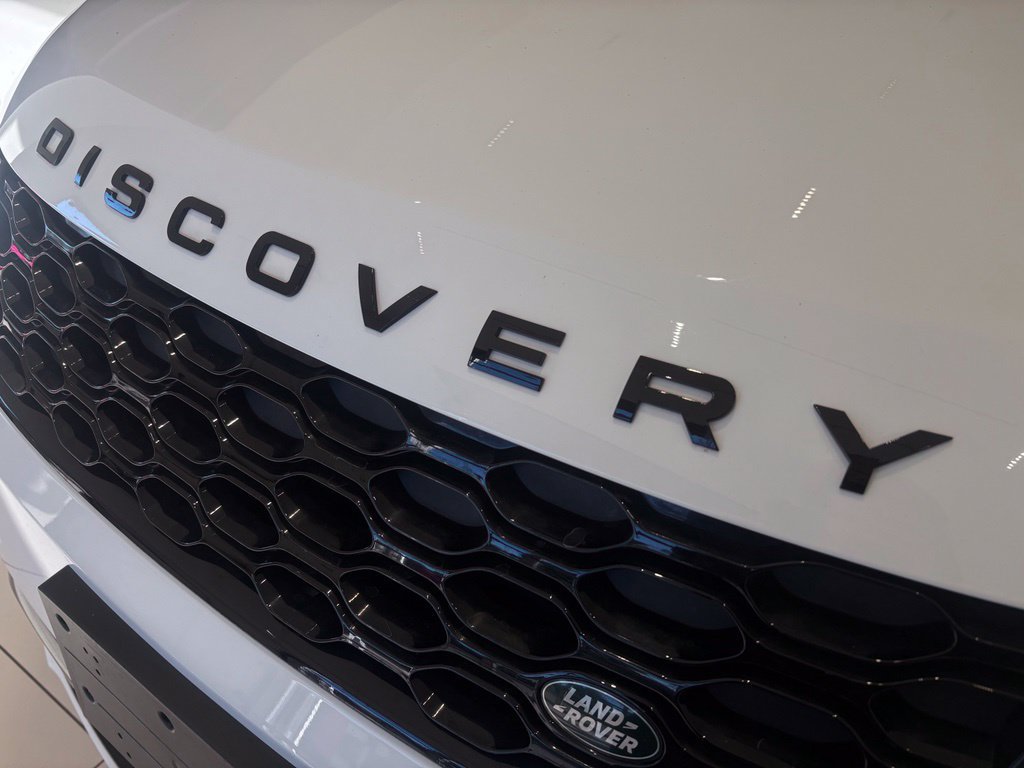 Used 2025 Land Rover Discovery Dynamic SE AWD/4WD image 10