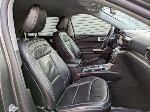Used 2020 Ford Explorer XLT w/ Comfort Package image 29