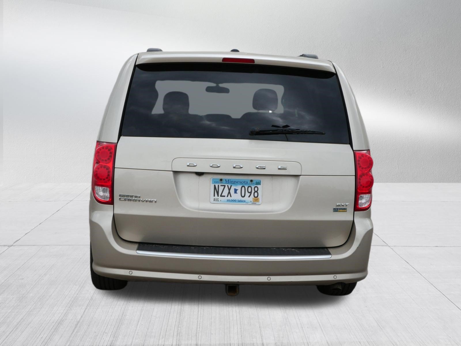 Used 2016 Dodge Grand Caravan SXT w/ Rear Park Assist Package FWD image 6