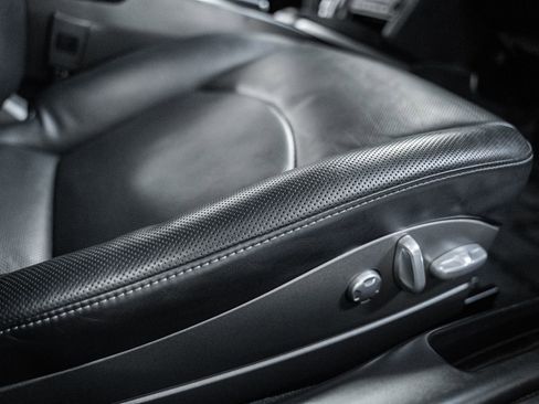 Used 2011 Porsche 911 Turbo S image 32