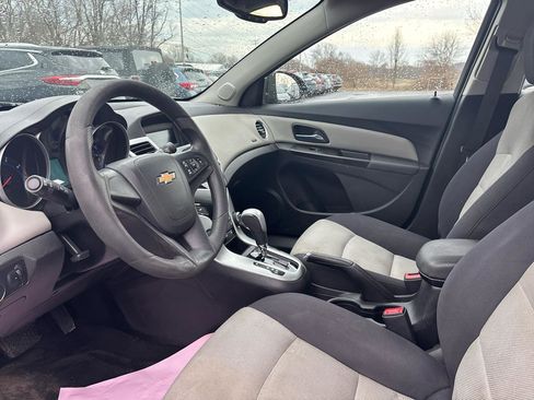 Used 2015 Chevrolet Cruze LS image 11
