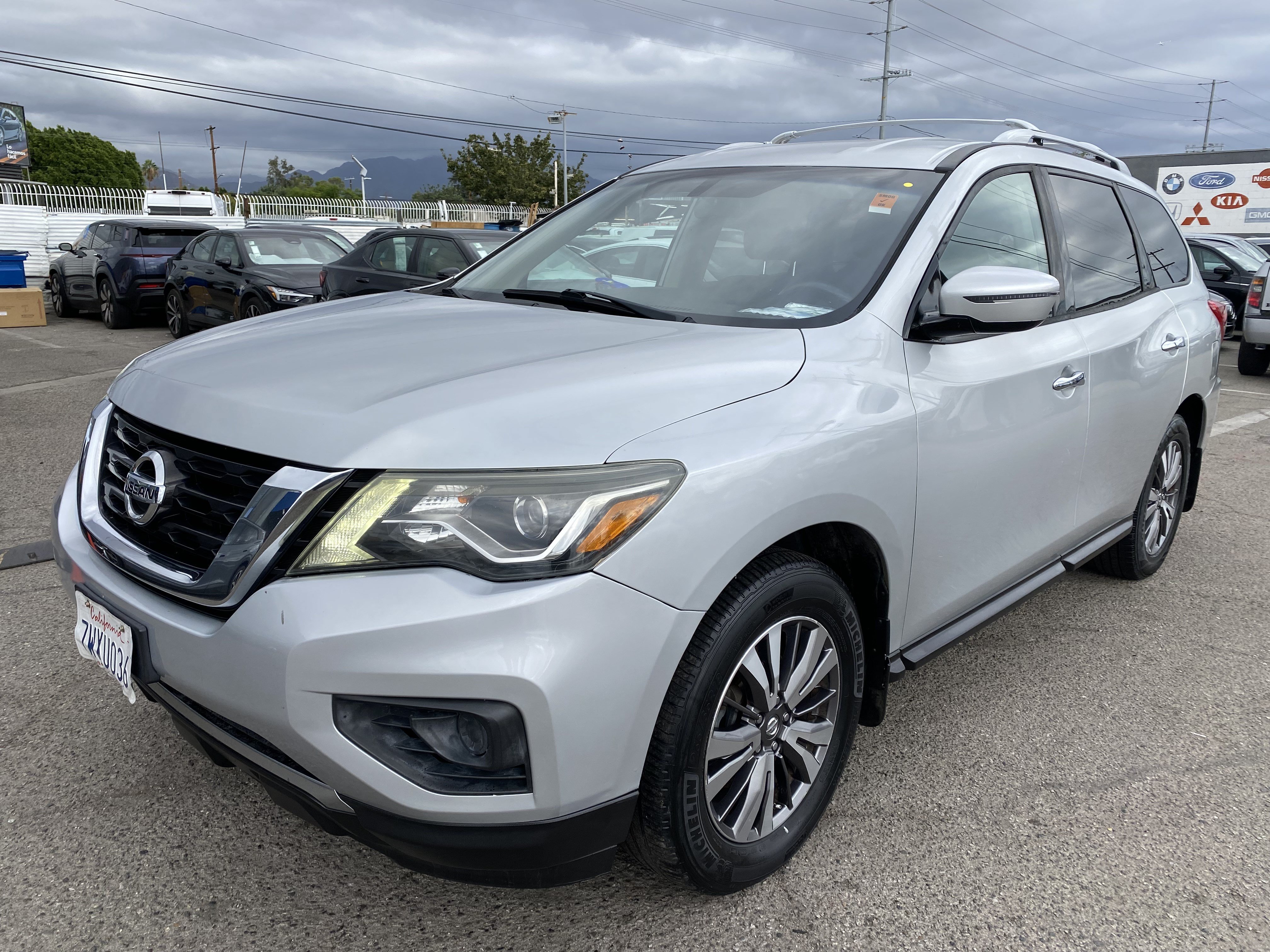 Used 2017 Nissan Pathfinder S FWD image 2