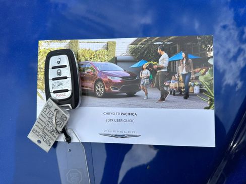 Used 2019 Chrysler Pacifica L FWD image 35