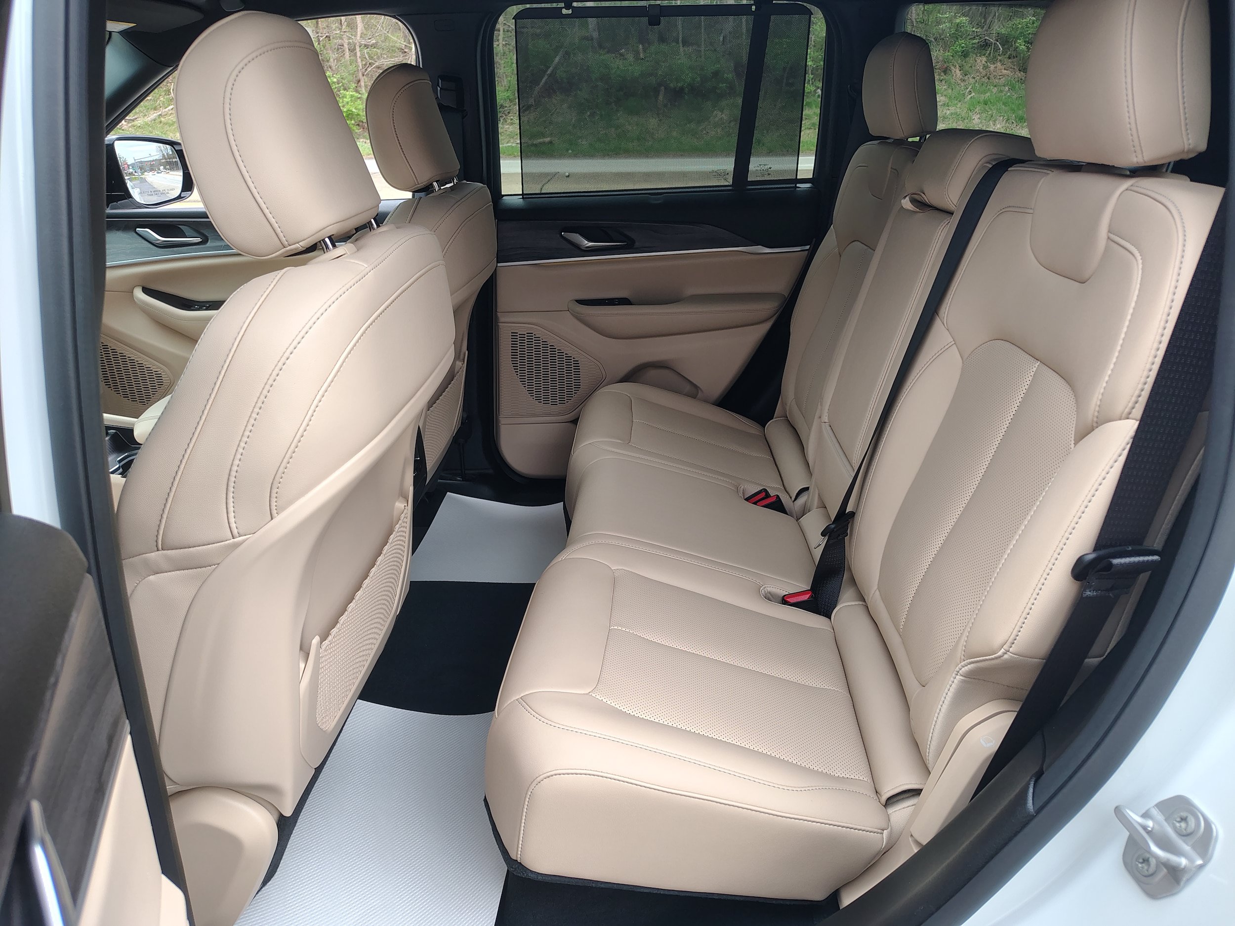 Certified 2024 Jeep Grand Cherokee Limited w/ Luxury Tech Group II AWD/4WD image 22