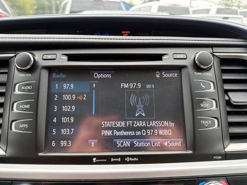 Used 2016 Toyota Highlander Plus AWD/4WD image 15