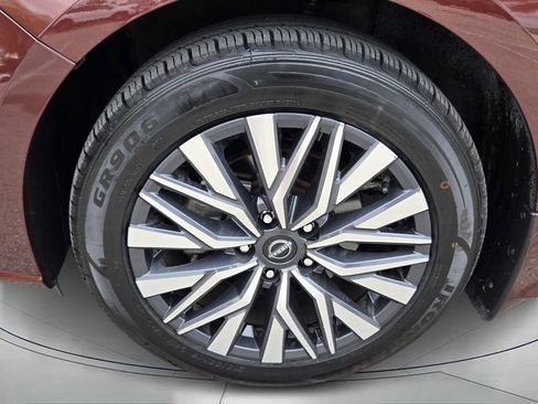 Used 2023 Nissan Altima 2.5 SV image 9